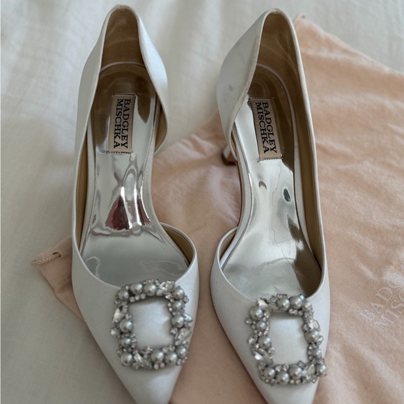 Badgley Mischka Women's Fabia Pointed Toe Slip On d'Orsay Pumps - Picture 2 of 6